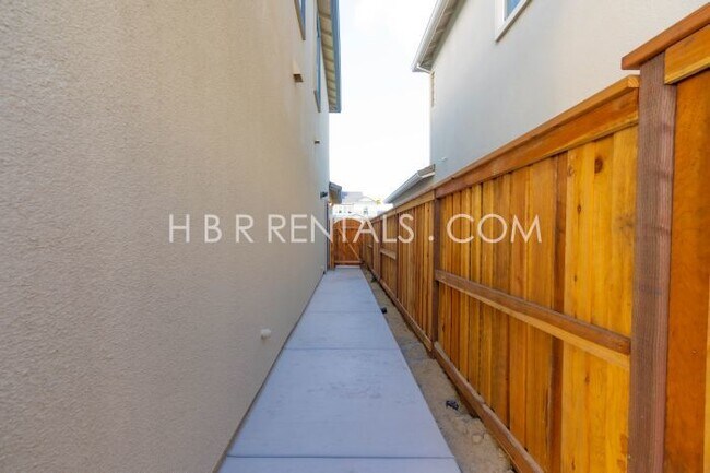 Building Photo - Spacious 4-Bedroom Haven with 4 Full Baths in Lathrop – 3,200 Sq. Ft. of Comfort and Style!