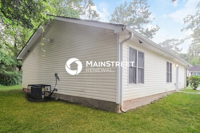 Building Photo - 4 Bedroom Pet-Friendly Home in FAIRBURN, G...