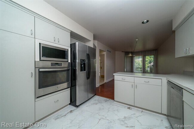 Building Photo - 37412 Legends Trail Dr