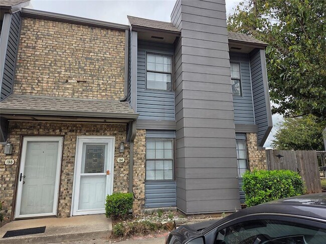 Building Photo - 401 SE 12th St