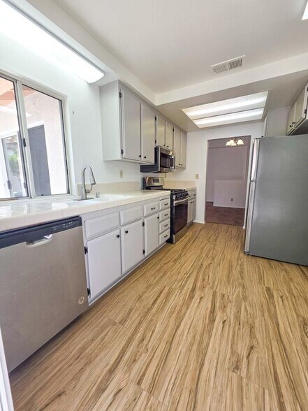 Building Photo - 980 Oakland Hills Dr
