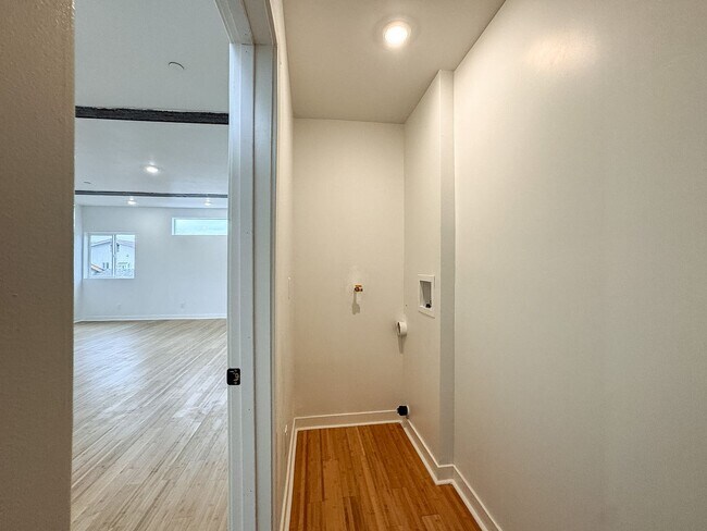 Building Photo - Tremont Three