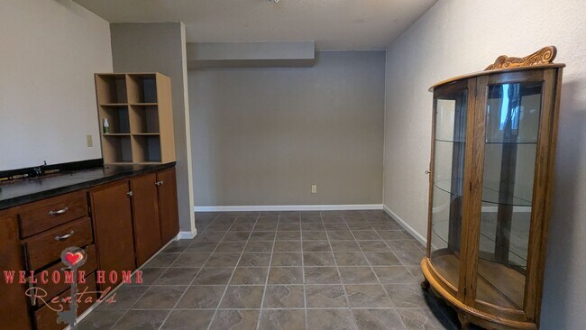 Building Photo - Huge waterfront home, fully furnished, boa...