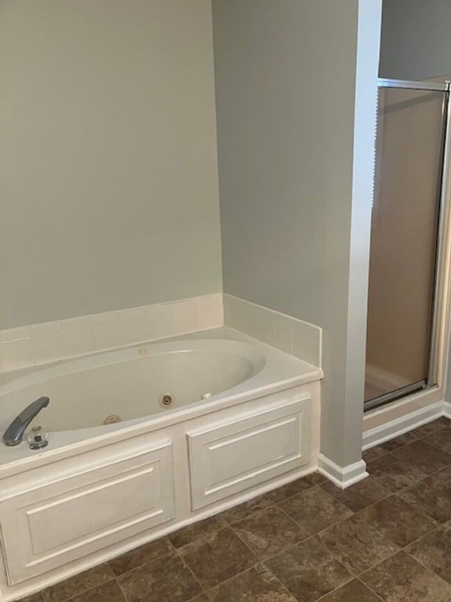 Building Photo - 901 Litchfield Way