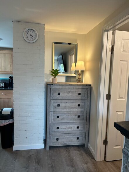 Building Photo - 64 Church St