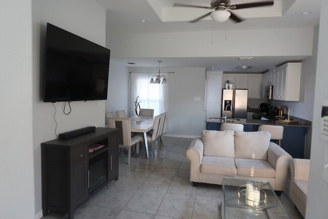 Building Photo - 515 Graneros Ave