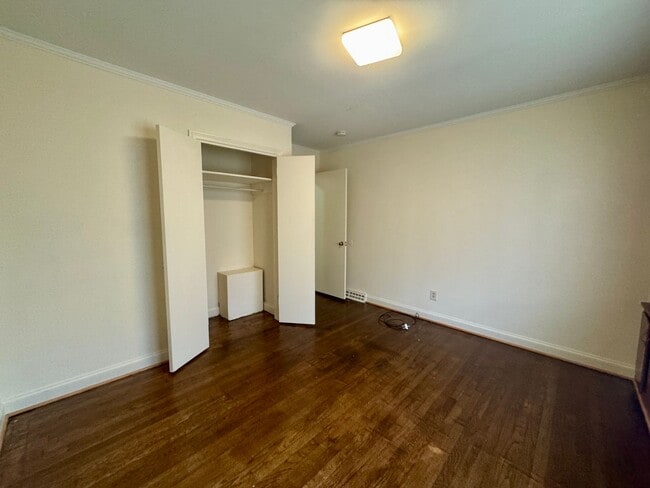 Building Photo - Move-in Ready!