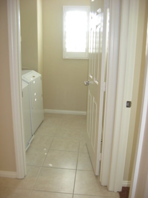 Building Photo - Beautiful, Spacious Four Bedroom + Loft Home in Gated Community!