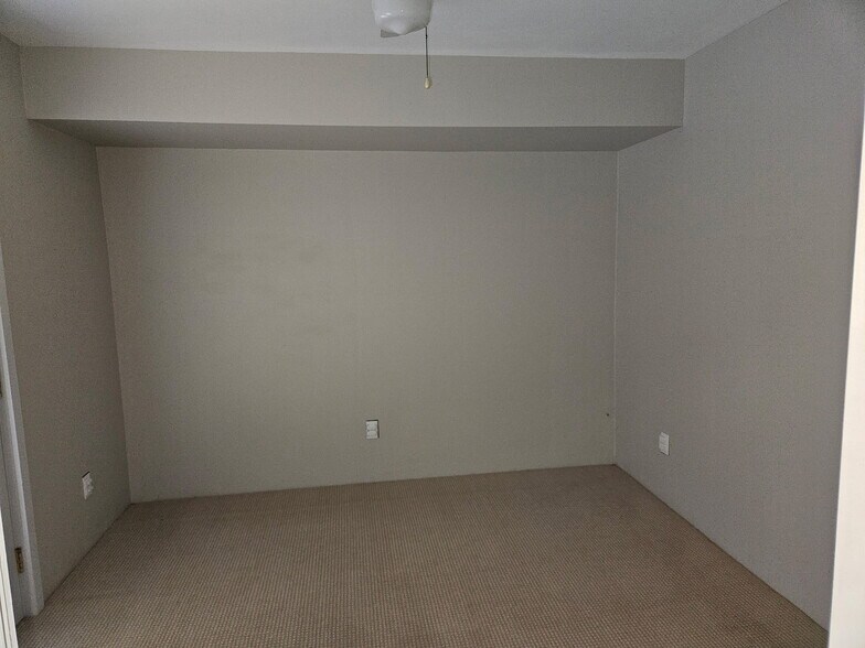 Building Photo - 1039 Clay Ave