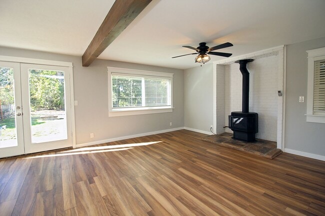 Building Photo - 805 NW Angeline Ave