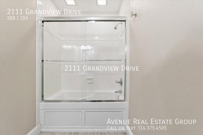 Building Photo - 2111 Grandview Dr