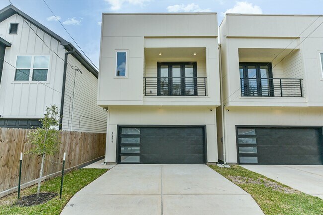 Building Photo - 3032 Gray St