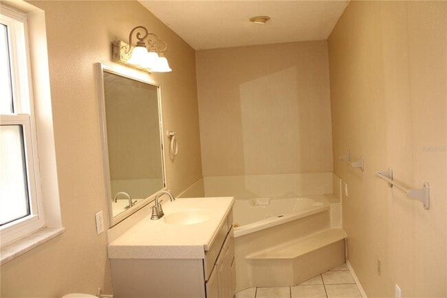 Building Photo - 4215 18th Ave Dr W