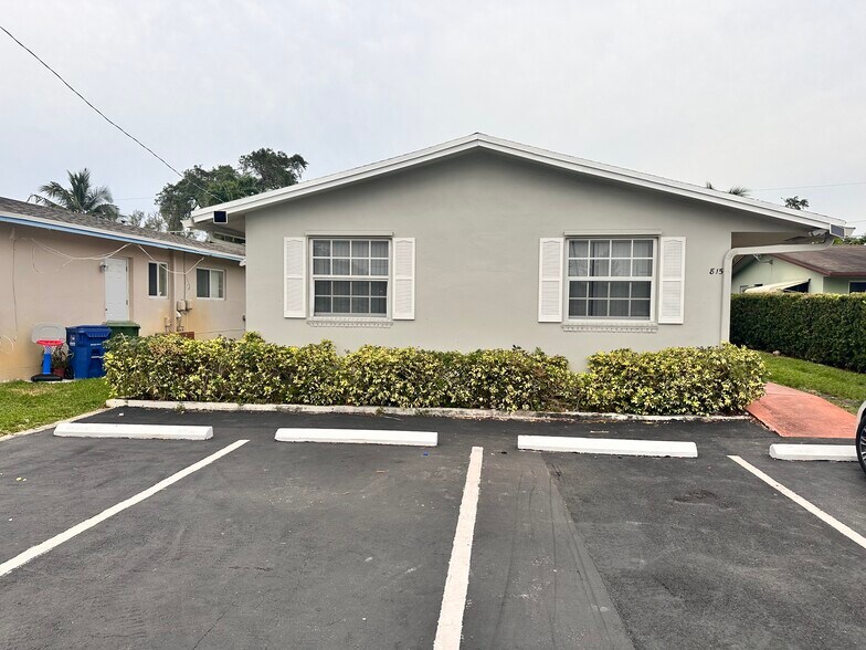 Building Photo - 815 SW 5th Ct