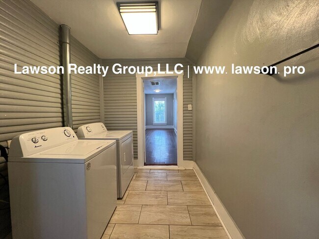 Building Photo - 360 Mountain Ave SW