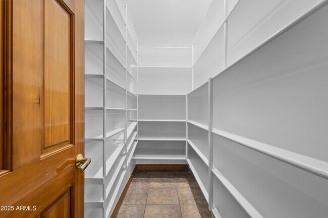 Building Photo - 322 E Gary Cir