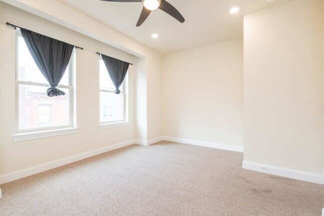 Building Photo - 1825 N Bouvier St