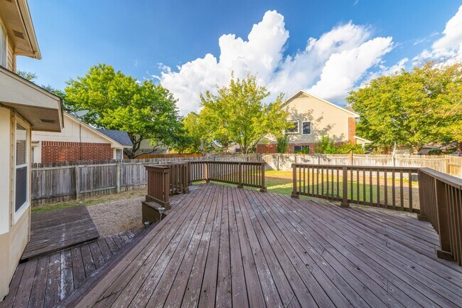 Building Photo - 17201 Village Glen Cove