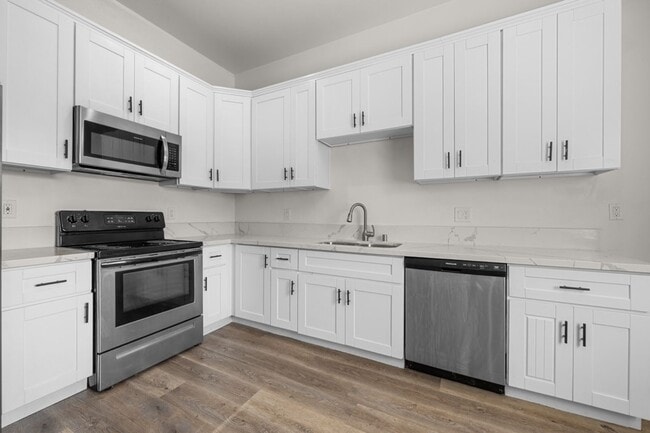 Building Photo - 6208 Pembroke Dr