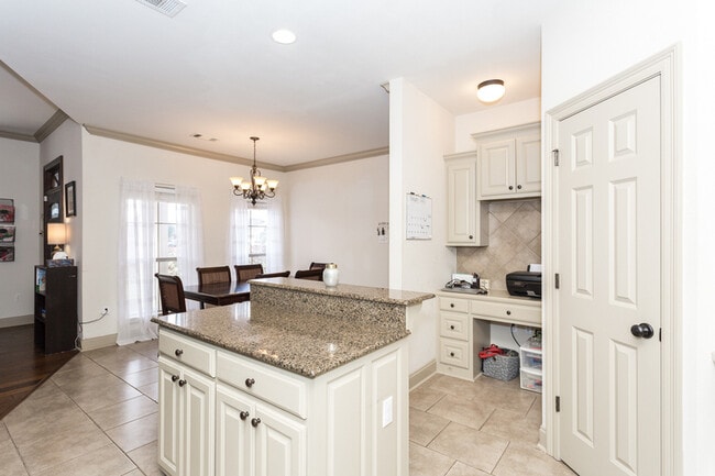 Building Photo - 735 Fall Creek Dr