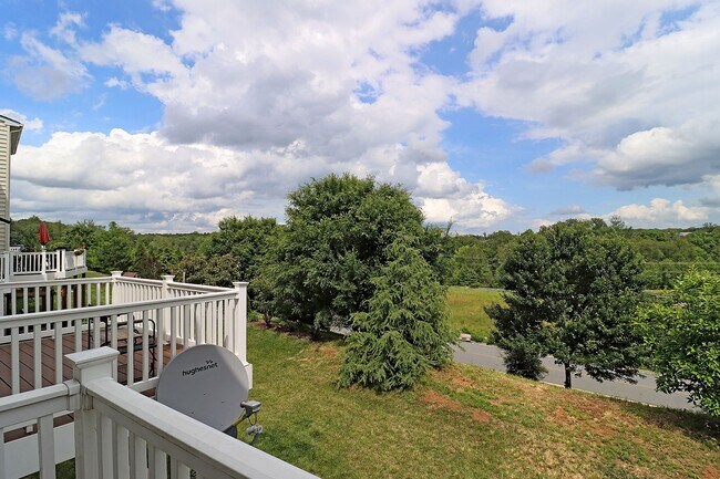 Building Photo - Dog-Friendly Townhome Near NGIC/DIA/NGA, CHO Airport, & Hollymead Town Center