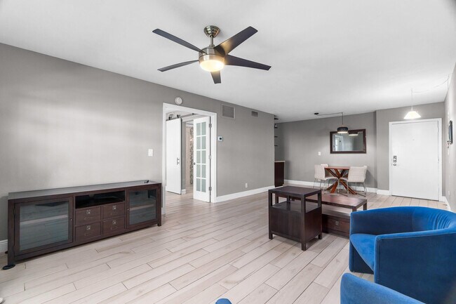 Building Photo - 124 NE 19th Ct