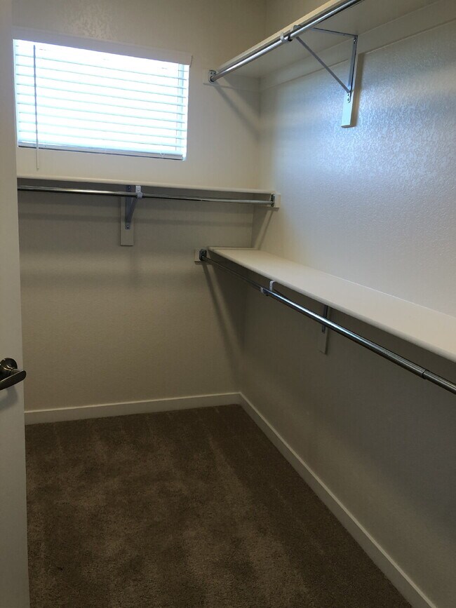 Building Photo - 145 Mohawk Cir