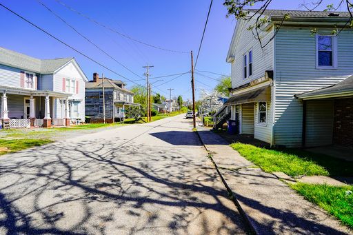 Building Photo - Charming Renovated 1-Bedroom Apartment in Madison Heights!
