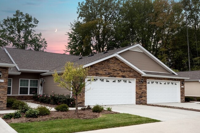 Building Photo - Redwood Noblesville Harewood Drive N