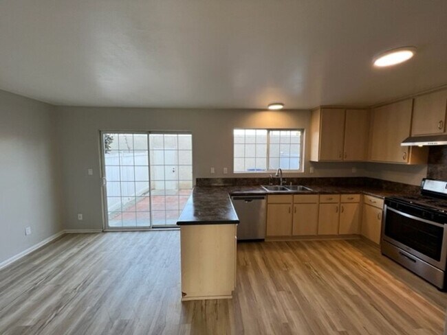 Building Photo - Beautiful 3 Bedroom + 1.5 Bath Townhouse in highly desirable Briarcliffe community!