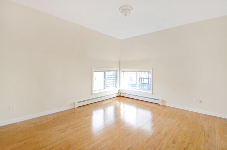 Building Photo - 950 Paulding St