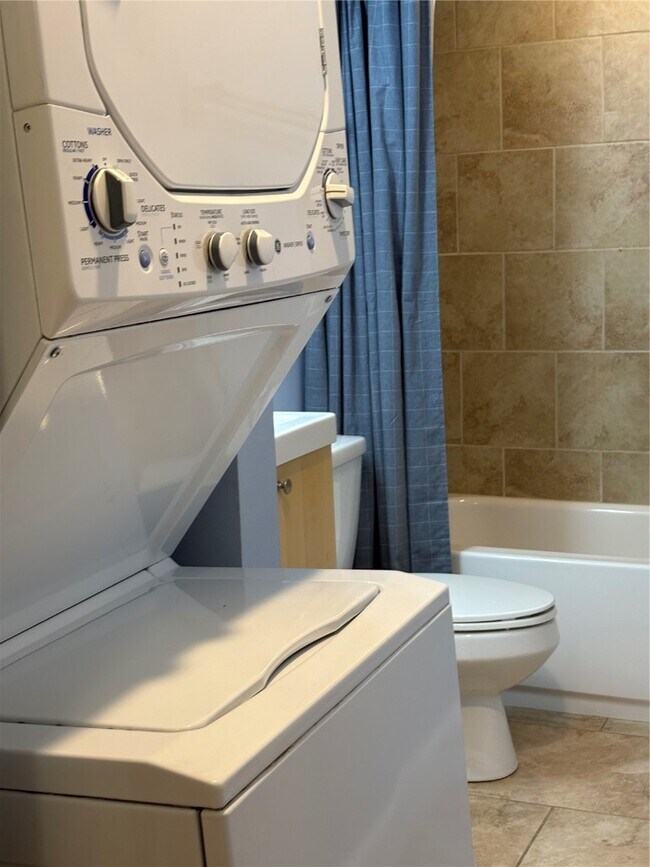 Building Photo - 4220 McPherson Ave