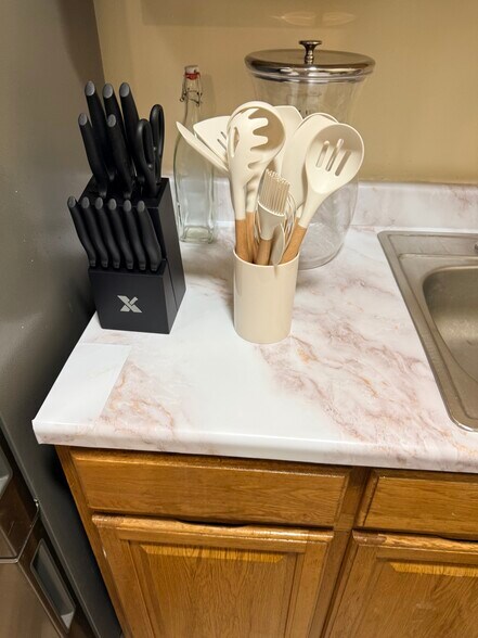 Building Photo - 295 Throop Ave