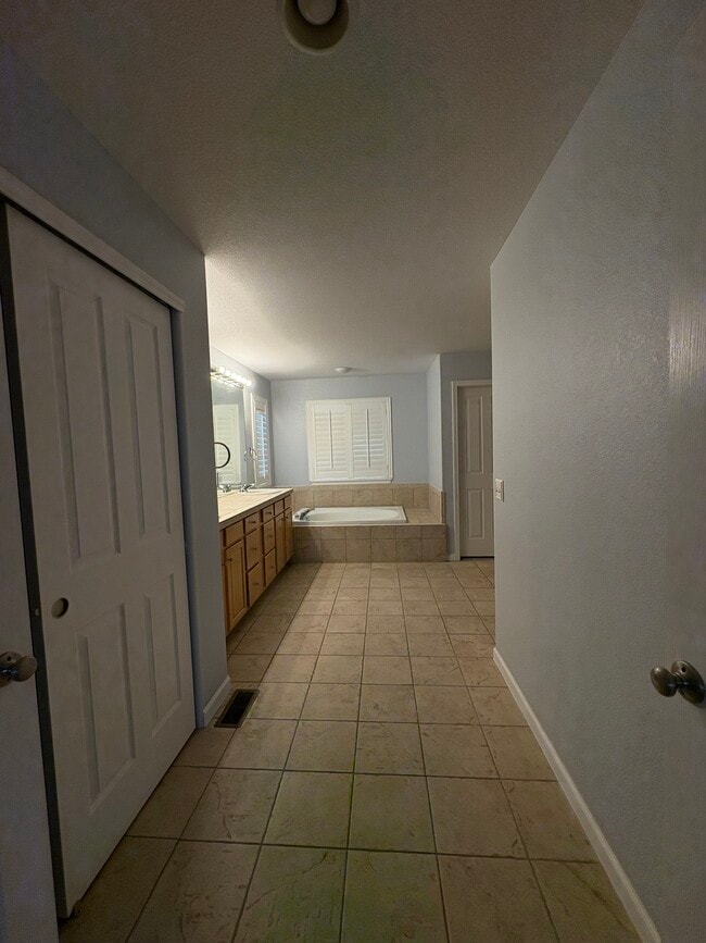 Building Photo - 23405 Rockdale Pl