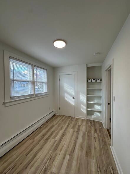 Building Photo - 176 Pearl St