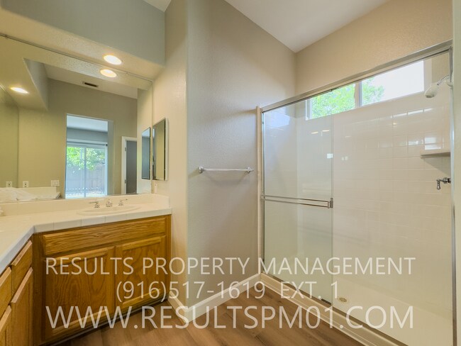 Building Photo - Lovely 4 bedroom Roseville home Olympus po...
