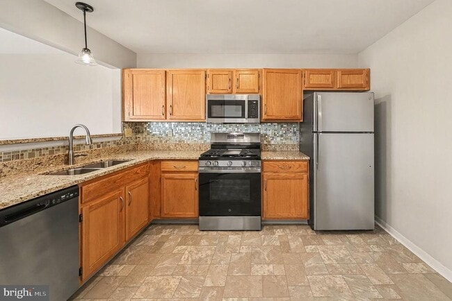 Building Photo - 156 Sparrow Rd