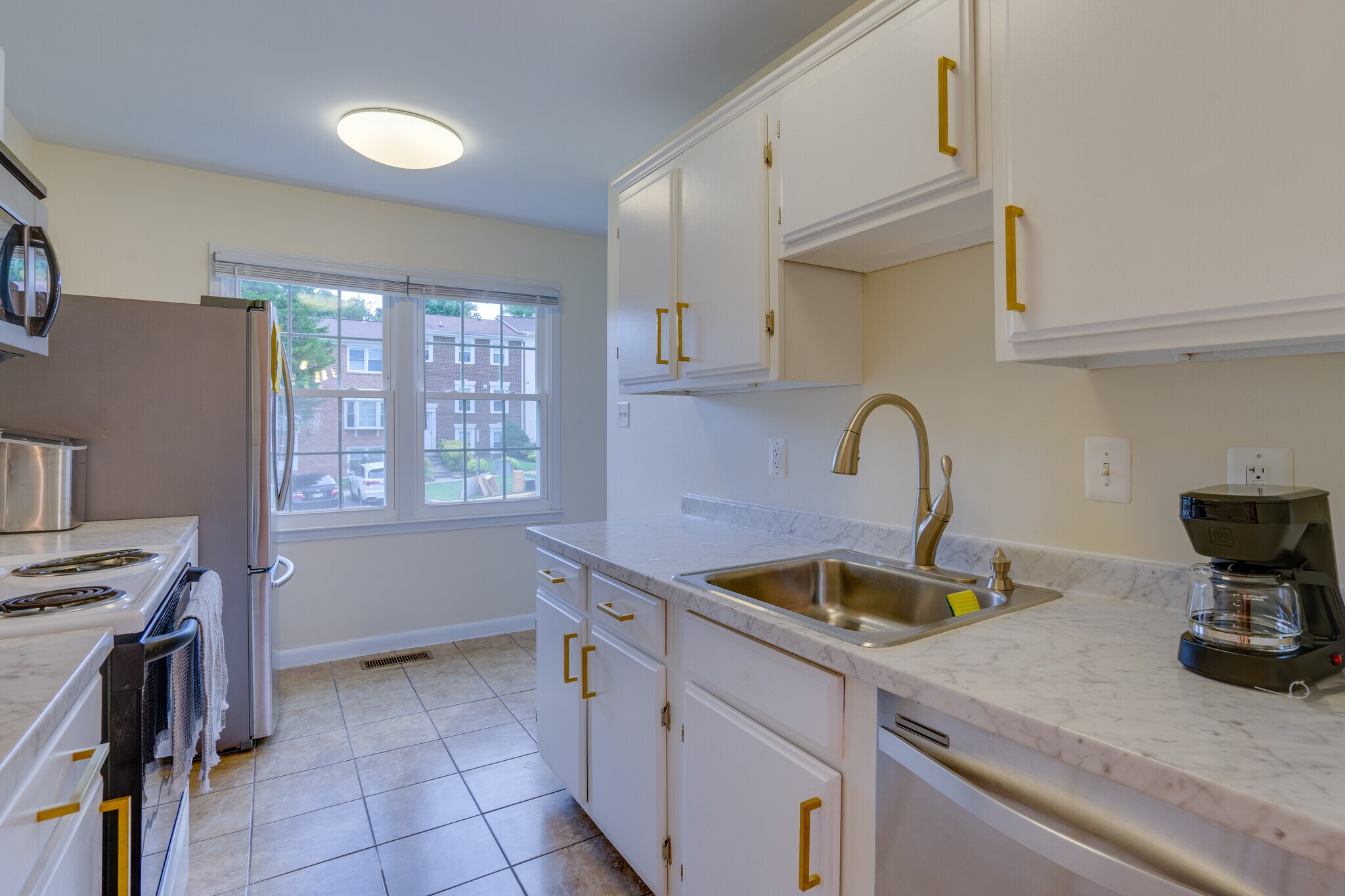 Kitchen - 13809 Newport Ln