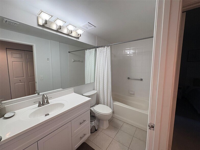 Building Photo - 780 S Sapodilla Ave