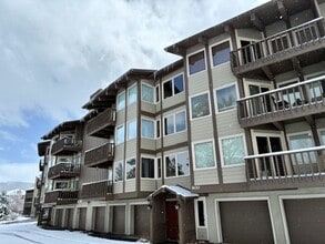 Building Photo - 900 Meadow Creek Dr