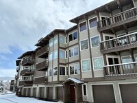 Building Photo - 900 Meadow Creek Dr