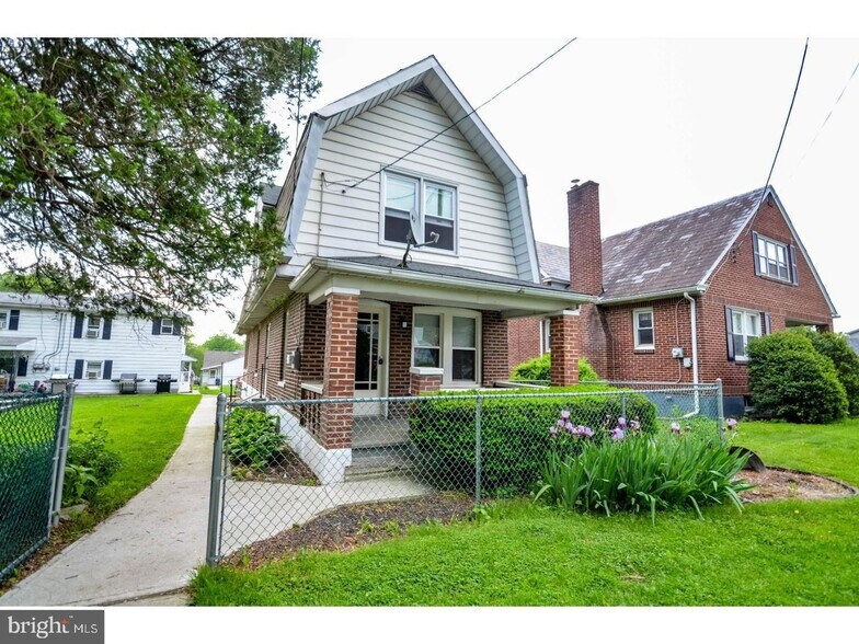 Building Photo - 1726 8th St