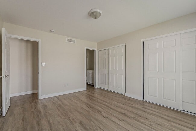 Building Photo - Remodeled 2bed/2ba Townhome - Ask about our Move-in Specials