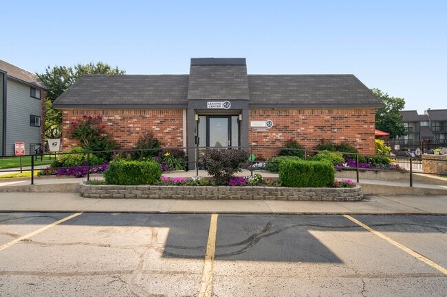 Building Photo - 1 Bedroom, 1 Easy Utility Fee — Stress-Free Living