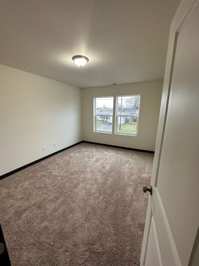 Building Photo - Newer Construction & Pet Friendly! 3 Bed 2.5 Bath Home Available!