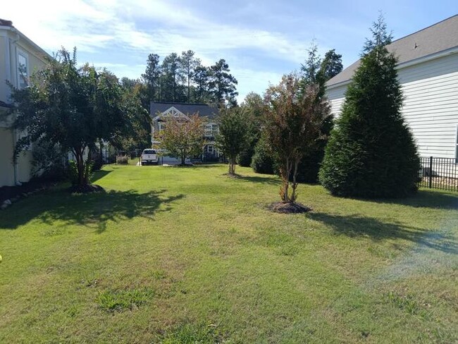 Building Photo - Deeded Boat Slip Comes with Home in Gated ...