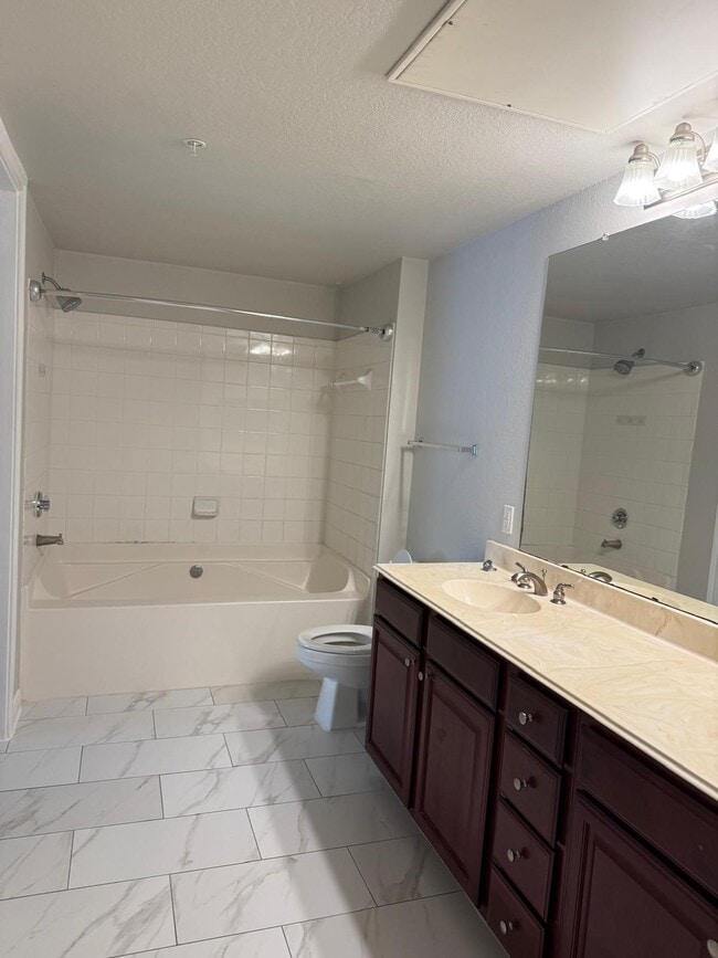 Building Photo - 7575 Kirby Dr