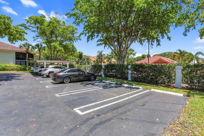 Building Photo - 60 Pelican Pointe Dr