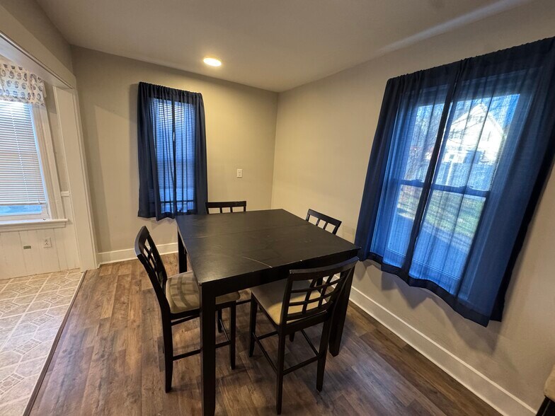 Building Photo - 258 Main St