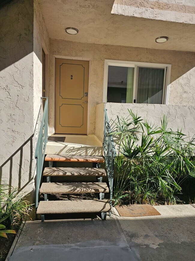 Interior Photo - 10970 Palms Blvd